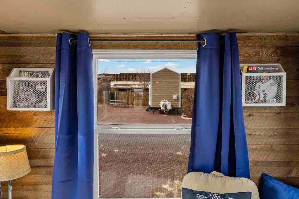 Tiny Near Grand Canyon Sleeps 5, Epic Views! Holiday home Flagstaff