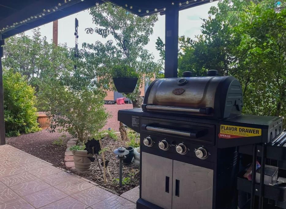 Tiny Near Grand Canyon Sleeps 5, Epic Views! Holiday home *